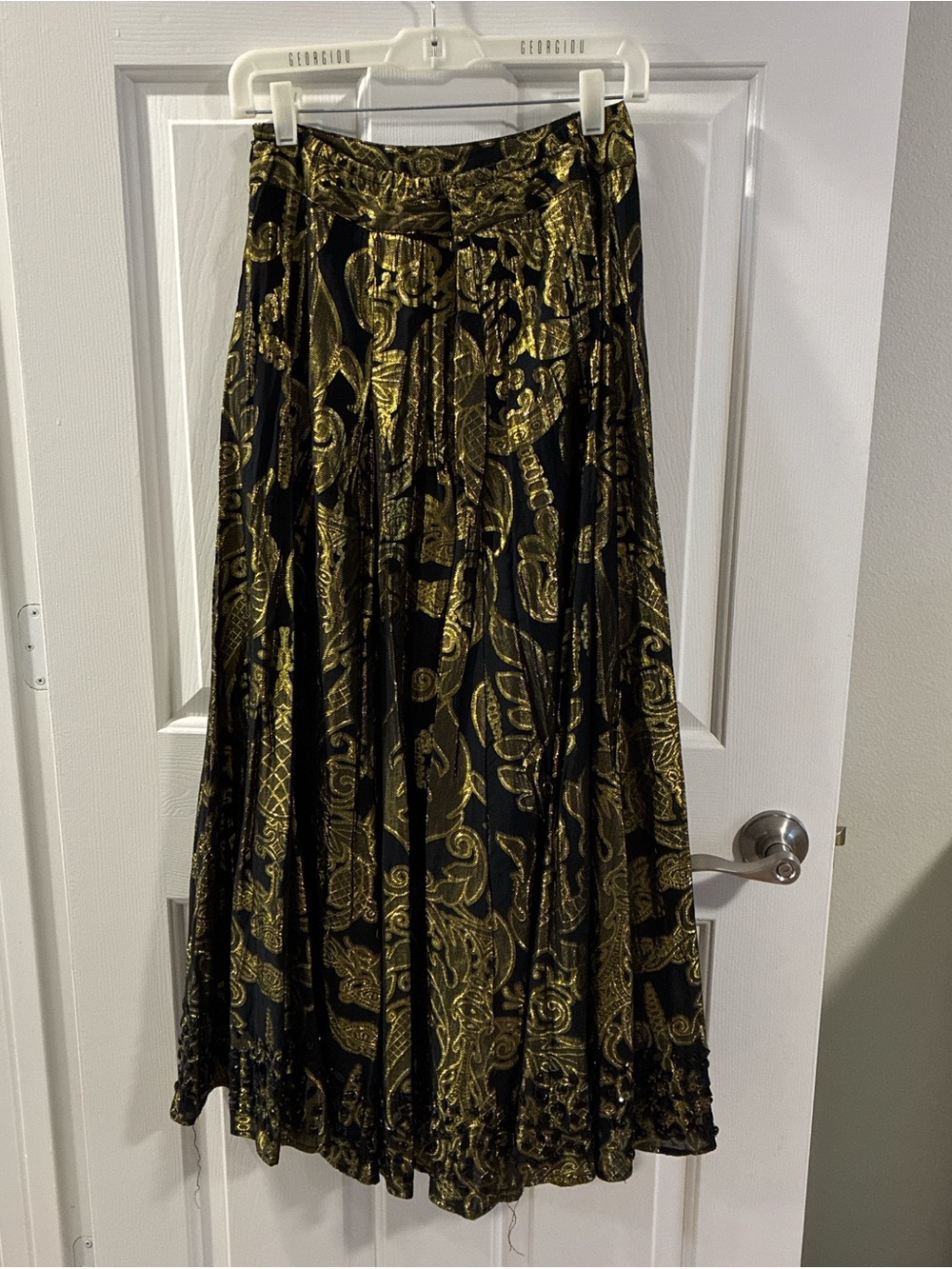 Gorgeous black & gold metallic skirt - Picture 4 of 5